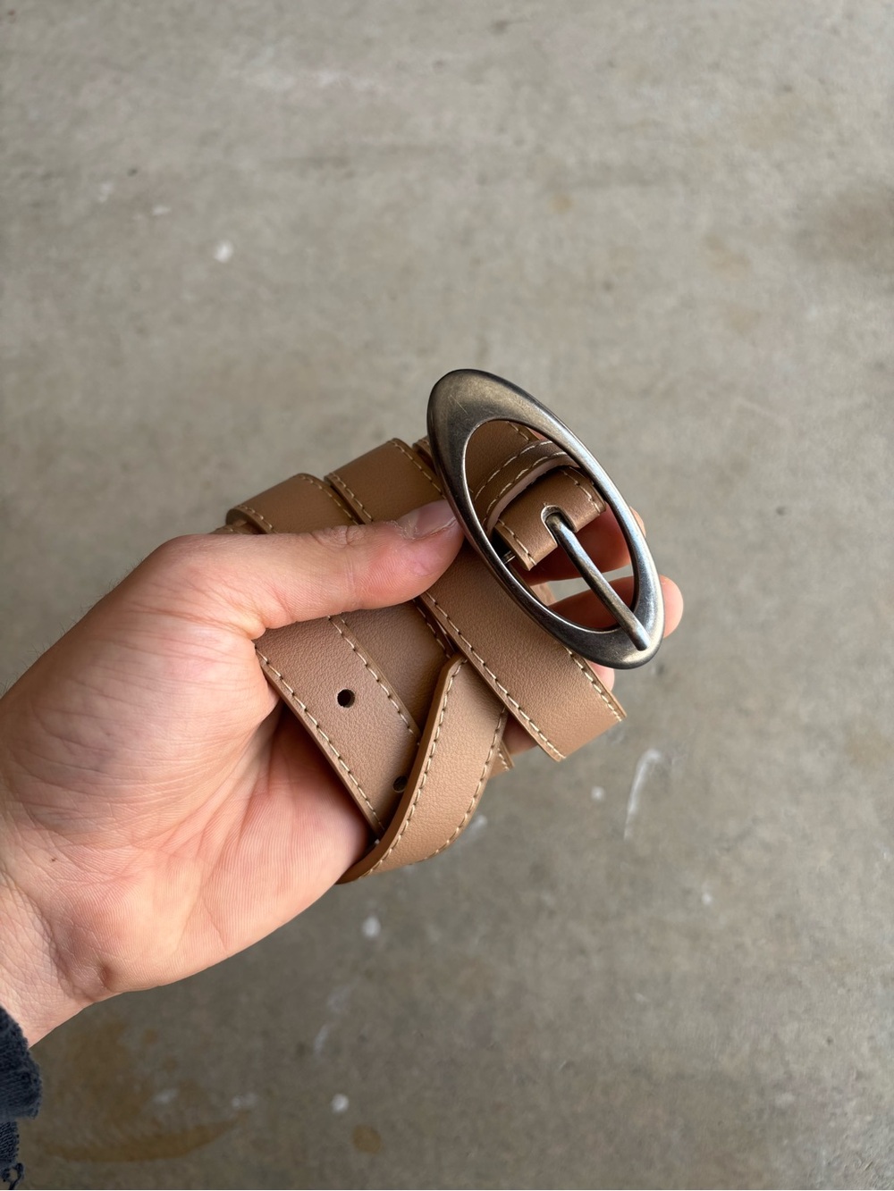 Oakley Style Classic Tan Leather Men’s Belt with Oval Metal Buckle